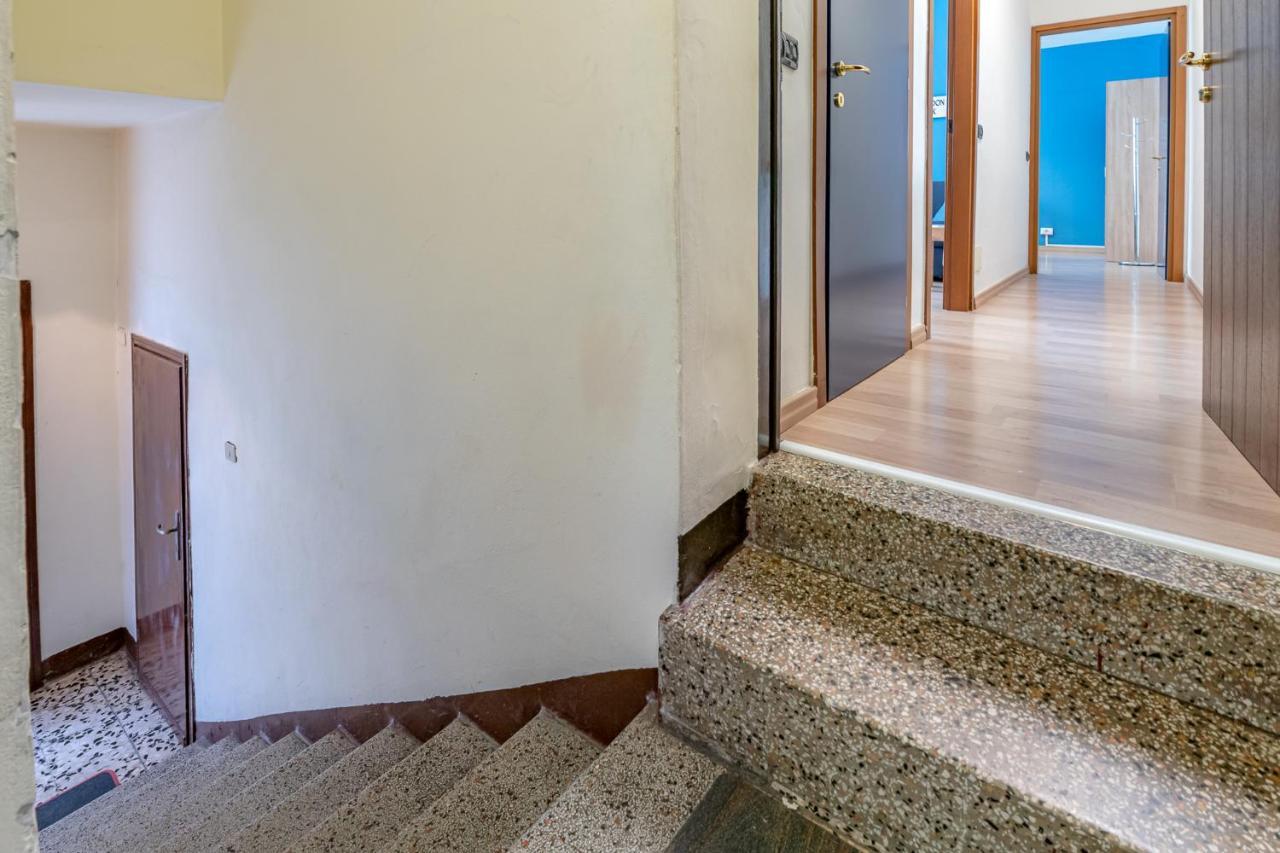 Bilocale Blue Relax Apartment แอร์บา ภายนอก รูปภาพ